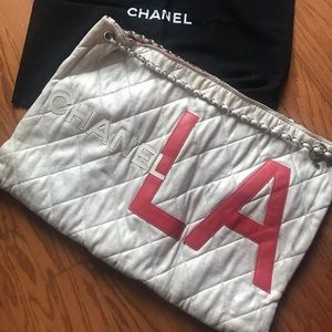 Chanel LA large quilted tote bag